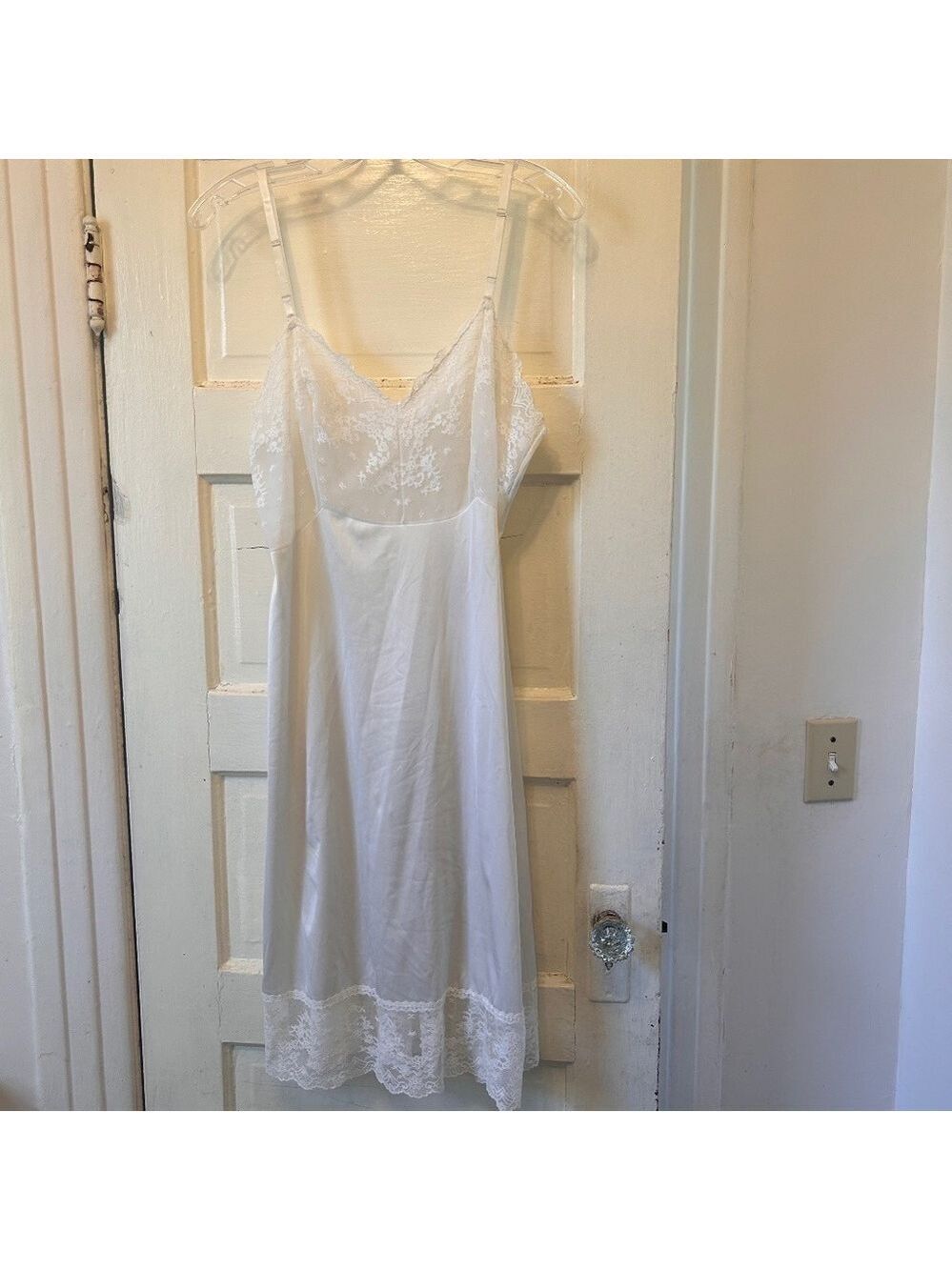 Vintage Vanity Fair White Lace Slip Sz 36L No Flaws
